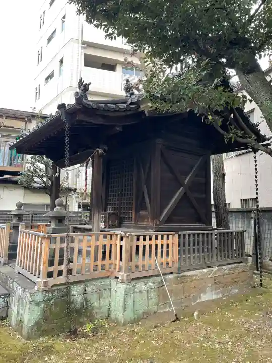 靍護稲荷神社の{uncategorized: "未分類", other: "その他", undefined: "問題あり", building: "その他建物", grave: "お墓", sacred_gate: "鳥居", guardian: "狛犬", statue: "像", buddha: "仏像", history: "歴史", nature: "自然", garden: "庭園", animal: "動物", pagoda: "塔", temizu: "手水舎", mountain_gate: "山門・神門", sanctuary: "本殿・本堂", subordinate: "末社・摂社", art: "芸術", scenery: "景色", jizo: "地蔵", ema: "絵馬", goshuin: "御朱印", omikuji: "おみくじ", items: "授与品その他", amulet: "お守り", goshuincho: "御朱印帳", eats: "食事", festival: "お祭り", votive_dance: "神楽", shichigosan: "七五三参", wedding: "結婚式", experience: "体験その他", initially: "初詣", around: "周辺", anti_infection: "感染症対策"}