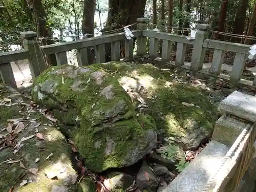 赤猪岩神社の建物その他