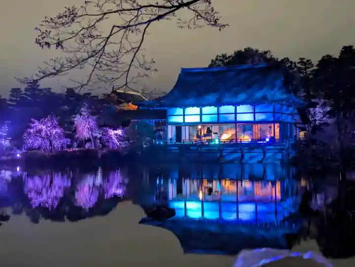 平安神宮の{uncategorized: "未分類", other: "その他", undefined: "問題あり", building: "その他建物", grave: "お墓", sacred_gate: "鳥居", guardian: "狛犬", statue: "像", buddha: "仏像", history: "歴史", nature: "自然", garden: "庭園", animal: "動物", pagoda: "塔", temizu: "手水舎", mountain_gate: "山門・神門", sanctuary: "本殿・本堂", subordinate: "末社・摂社", art: "芸術", scenery: "景色", jizo: "地蔵", ema: "絵馬", goshuin: "御朱印", omikuji: "おみくじ", items: "授与品その他", amulet: "お守り", goshuincho: "御朱印帳", eats: "食事", festival: "お祭り", votive_dance: "神楽", shichigosan: "七五三参", wedding: "結婚式", experience: "体験その他", initially: "初詣", around: "周辺", anti_infection: "感染症対策"}