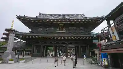 川崎大師（平間寺）の{uncategorized: "未分類", other: "その他", undefined: "問題あり", building: "その他建物", grave: "お墓", sacred_gate: "鳥居", guardian: "狛犬", statue: "像", buddha: "仏像", history: "歴史", nature: "自然", garden: "庭園", animal: "動物", pagoda: "塔", temizu: "手水舎", mountain_gate: "山門・神門", sanctuary: "本殿・本堂", subordinate: "末社・摂社", art: "芸術", scenery: "景色", jizo: "地蔵", ema: "絵馬", goshuin: "御朱印", omikuji: "おみくじ", items: "授与品その他", amulet: "お守り", goshuincho: "御朱印帳", eats: "食事", festival: "お祭り", votive_dance: "神楽", shichigosan: "七五三参", wedding: "結婚式", experience: "体験その他", initially: "初詣", around: "周辺", anti_infection: "感染症対策"}