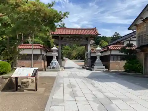 総持寺祖院の山門