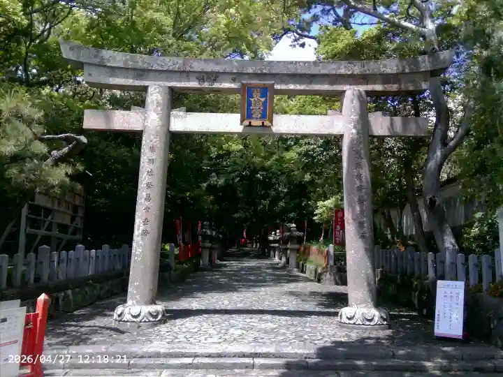 紀州東照宮の{uncategorized: "未分類", other: "その他", undefined: "問題あり", building: "その他建物", grave: "お墓", sacred_gate: "鳥居", guardian: "狛犬", statue: "像", buddha: "仏像", history: "歴史", nature: "自然", garden: "庭園", animal: "動物", pagoda: "塔", temizu: "手水舎", mountain_gate: "山門・神門", sanctuary: "本殿・本堂", subordinate: "末社・摂社", art: "芸術", scenery: "景色", jizo: "地蔵", ema: "絵馬", goshuin: "御朱印", omikuji: "おみくじ", items: "授与品その他", amulet: "お守り", goshuincho: "御朱印帳", eats: "食事", festival: "お祭り", votive_dance: "神楽", shichigosan: "七五三参", wedding: "結婚式", experience: "体験その他", initially: "初詣", around: "周辺", anti_infection: "感染症対策"}