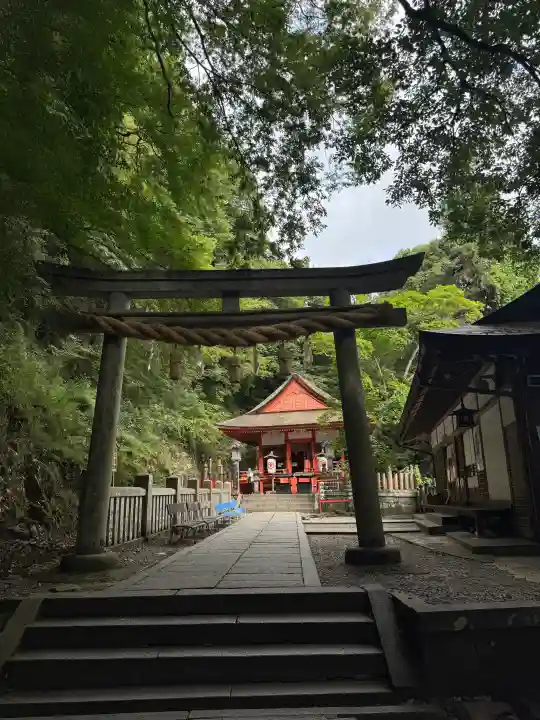 厳魂神社(金刀比羅宮奥社)の{uncategorized: "未分類", other: "その他", undefined: "問題あり", building: "その他建物", grave: "お墓", sacred_gate: "鳥居", guardian: "狛犬", statue: "像", buddha: "仏像", history: "歴史", nature: "自然", garden: "庭園", animal: "動物", pagoda: "塔", temizu: "手水舎", mountain_gate: "山門・神門", sanctuary: "本殿・本堂", subordinate: "末社・摂社", art: "芸術", scenery: "景色", jizo: "地蔵", ema: "絵馬", goshuin: "御朱印", omikuji: "おみくじ", items: "授与品その他", amulet: "お守り", goshuincho: "御朱印帳", eats: "食事", festival: "お祭り", votive_dance: "神楽", shichigosan: "七五三参", wedding: "結婚式", experience: "体験その他", initially: "初詣", around: "周辺", anti_infection: "感染症対策"}