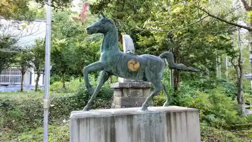 由仁神社の狛犬