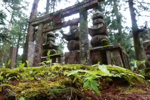 高野山金剛峯寺奥の院の鳥居