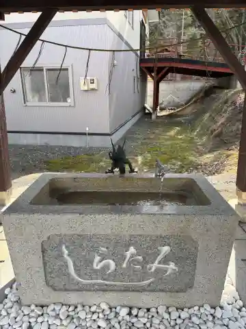 滝上神社の{uncategorized: "未分類", other: "その他", undefined: "問題あり", building: "その他建物", grave: "お墓", sacred_gate: "鳥居", guardian: "狛犬", statue: "像", buddha: "仏像", history: "歴史", nature: "自然", garden: "庭園", animal: "動物", pagoda: "塔", temizu: "手水舎", mountain_gate: "山門・神門", sanctuary: "本殿・本堂", subordinate: "末社・摂社", art: "芸術", scenery: "景色", jizo: "地蔵", ema: "絵馬", goshuin: "御朱印", omikuji: "おみくじ", items: "授与品その他", amulet: "お守り", goshuincho: "御朱印帳", eats: "食事", festival: "お祭り", votive_dance: "神楽", shichigosan: "七五三参", wedding: "結婚式", experience: "体験その他", initially: "初詣", around: "周辺", anti_infection: "感染症対策"}