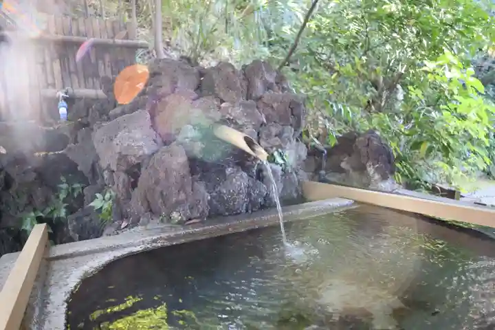 伊勢山皇大神宮の手水舎