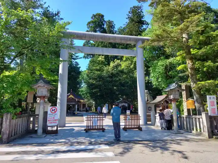 白山比咩神社の{uncategorized: "未分類", other: "その他", undefined: "問題あり", building: "その他建物", grave: "お墓", sacred_gate: "鳥居", guardian: "狛犬", statue: "像", buddha: "仏像", history: "歴史", nature: "自然", garden: "庭園", animal: "動物", pagoda: "塔", temizu: "手水舎", mountain_gate: "山門・神門", sanctuary: "本殿・本堂", subordinate: "末社・摂社", art: "芸術", scenery: "景色", jizo: "地蔵", ema: "絵馬", goshuin: "御朱印", omikuji: "おみくじ", items: "授与品その他", amulet: "お守り", goshuincho: "御朱印帳", eats: "食事", festival: "お祭り", votive_dance: "神楽", shichigosan: "七五三参", wedding: "結婚式", experience: "体験その他", initially: "初詣", around: "周辺", anti_infection: "感染症対策"}
