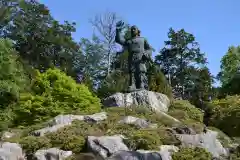 三峯神社の像