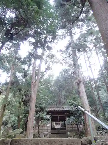 石上神社の本殿