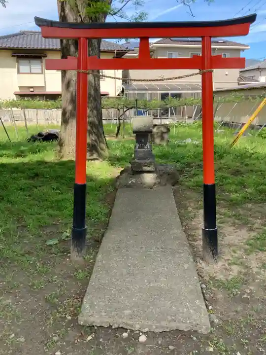 養蚕神社の{uncategorized: "未分類", other: "その他", undefined: "問題あり", building: "その他建物", grave: "お墓", sacred_gate: "鳥居", guardian: "狛犬", statue: "像", buddha: "仏像", history: "歴史", nature: "自然", garden: "庭園", animal: "動物", pagoda: "塔", temizu: "手水舎", mountain_gate: "山門・神門", sanctuary: "本殿・本堂", subordinate: "末社・摂社", art: "芸術", scenery: "景色", jizo: "地蔵", ema: "絵馬", goshuin: "御朱印", omikuji: "おみくじ", items: "授与品その他", amulet: "お守り", goshuincho: "御朱印帳", eats: "食事", festival: "お祭り", votive_dance: "神楽", shichigosan: "七五三参", wedding: "結婚式", experience: "体験その他", initially: "初詣", around: "周辺", anti_infection: "感染症対策"}