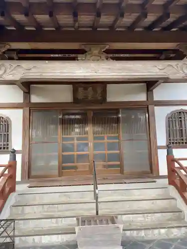 医王寺の本殿