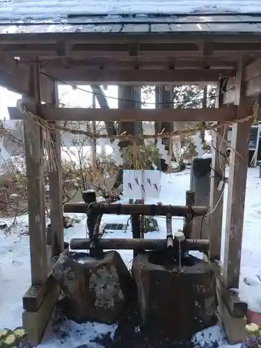 坪沼八幡神社の手水舎