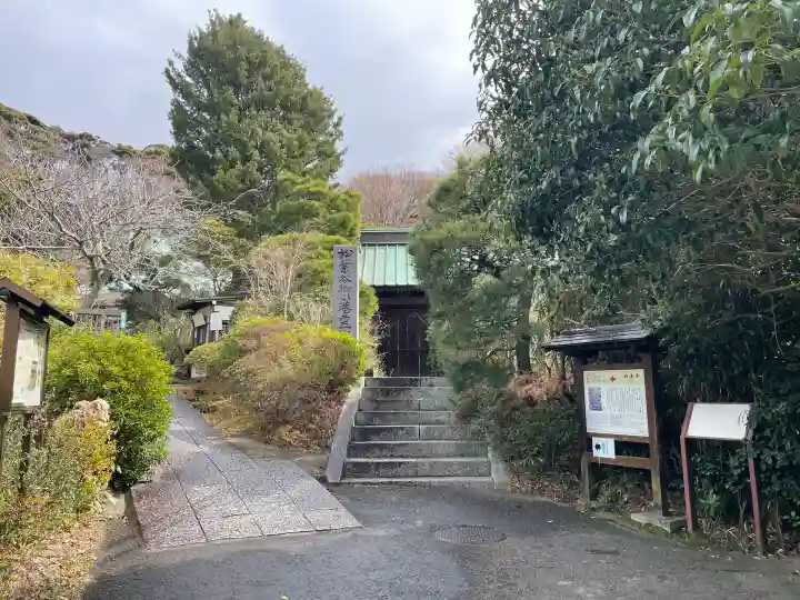 妙法寺の{uncategorized: "未分類", other: "その他", undefined: "問題あり", building: "その他建物", grave: "お墓", sacred_gate: "鳥居", guardian: "狛犬", statue: "像", buddha: "仏像", history: "歴史", nature: "自然", garden: "庭園", animal: "動物", pagoda: "塔", temizu: "手水舎", mountain_gate: "山門・神門", sanctuary: "本殿・本堂", subordinate: "末社・摂社", art: "芸術", scenery: "景色", jizo: "地蔵", ema: "絵馬", goshuin: "御朱印", omikuji: "おみくじ", items: "授与品その他", amulet: "お守り", goshuincho: "御朱印帳", eats: "食事", festival: "お祭り", votive_dance: "神楽", shichigosan: "七五三参", wedding: "結婚式", experience: "体験その他", initially: "初詣", around: "周辺", anti_infection: "感染症対策"}