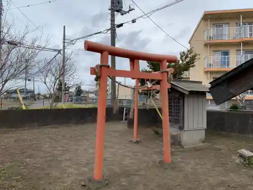 白蛇弁財天の鳥居