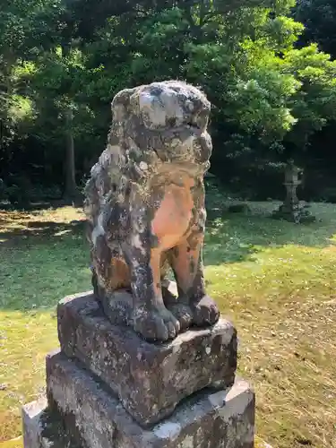 諸杉神社の狛犬