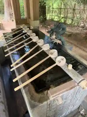 武蔵二宮 金鑚神社の{uncategorized: "未分類", other: "その他", undefined: "問題あり", building: "その他建物", grave: "お墓", sacred_gate: "鳥居", guardian: "狛犬", statue: "像", buddha: "仏像", history: "歴史", nature: "自然", garden: "庭園", animal: "動物", pagoda: "塔", temizu: "手水舎", mountain_gate: "山門・神門", sanctuary: "本殿・本堂", subordinate: "末社・摂社", art: "芸術", scenery: "景色", jizo: "地蔵", ema: "絵馬", goshuin: "御朱印", omikuji: "おみくじ", items: "授与品その他", amulet: "お守り", goshuincho: "御朱印帳", eats: "食事", festival: "お祭り", votive_dance: "神楽", shichigosan: "七五三参", wedding: "結婚式", experience: "体験その他", initially: "初詣", around: "周辺", anti_infection: "感染症対策"}