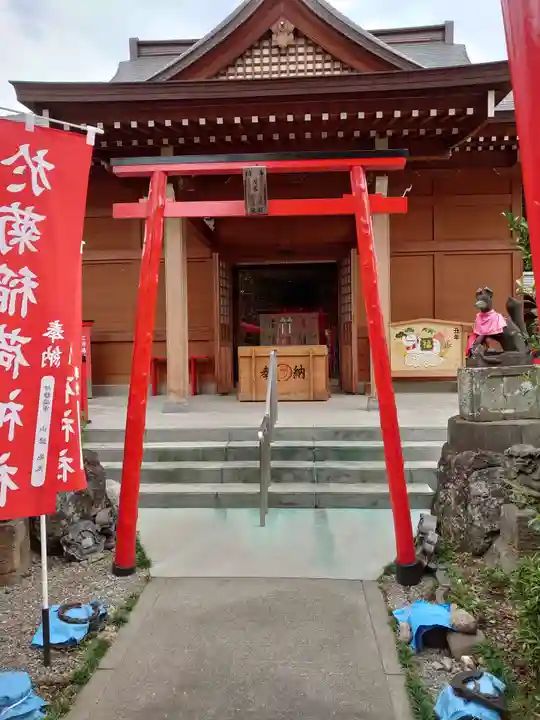 於菊稲荷神社の本殿・本堂
