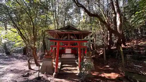 岡山稲荷大明神(奈良県)