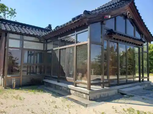 三上神社の本殿