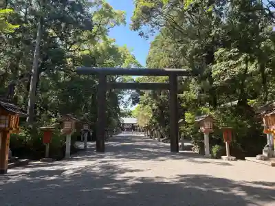 宮崎神宮の{uncategorized: "未分類", other: "その他", undefined: "問題あり", building: "その他建物", grave: "お墓", sacred_gate: "鳥居", guardian: "狛犬", statue: "像", buddha: "仏像", history: "歴史", nature: "自然", garden: "庭園", animal: "動物", pagoda: "塔", temizu: "手水舎", mountain_gate: "山門・神門", sanctuary: "本殿・本堂", subordinate: "末社・摂社", art: "芸術", scenery: "景色", jizo: "地蔵", ema: "絵馬", goshuin: "御朱印", omikuji: "おみくじ", items: "授与品その他", amulet: "お守り", goshuincho: "御朱印帳", eats: "食事", festival: "お祭り", votive_dance: "神楽", shichigosan: "七五三参", wedding: "結婚式", experience: "体験その他", initially: "初詣", around: "周辺", anti_infection: "感染症対策"}