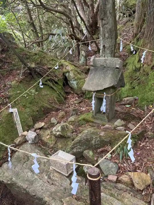 御岩神社の{uncategorized: "未分類", other: "その他", undefined: "問題あり", building: "その他建物", grave: "お墓", sacred_gate: "鳥居", guardian: "狛犬", statue: "像", buddha: "仏像", history: "歴史", nature: "自然", garden: "庭園", animal: "動物", pagoda: "塔", temizu: "手水舎", mountain_gate: "山門・神門", sanctuary: "本殿・本堂", subordinate: "末社・摂社", art: "芸術", scenery: "景色", jizo: "地蔵", ema: "絵馬", goshuin: "御朱印", omikuji: "おみくじ", items: "授与品その他", amulet: "お守り", goshuincho: "御朱印帳", eats: "食事", festival: "お祭り", votive_dance: "神楽", shichigosan: "七五三参", wedding: "結婚式", experience: "体験その他", initially: "初詣", around: "周辺", anti_infection: "感染症対策"}