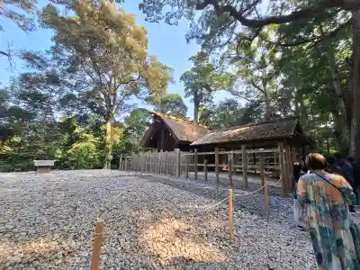 伊勢神宮外宮（豊受大神宮）の{uncategorized: "未分類", other: "その他", undefined: "問題あり", building: "その他建物", grave: "お墓", sacred_gate: "鳥居", guardian: "狛犬", statue: "像", buddha: "仏像", history: "歴史", nature: "自然", garden: "庭園", animal: "動物", pagoda: "塔", temizu: "手水舎", mountain_gate: "山門・神門", sanctuary: "本殿・本堂", subordinate: "末社・摂社", art: "芸術", scenery: "景色", jizo: "地蔵", ema: "絵馬", goshuin: "御朱印", omikuji: "おみくじ", items: "授与品その他", amulet: "お守り", goshuincho: "御朱印帳", eats: "食事", festival: "お祭り", votive_dance: "神楽", shichigosan: "七五三参", wedding: "結婚式", experience: "体験その他", initially: "初詣", around: "周辺", anti_infection: "感染症対策"}