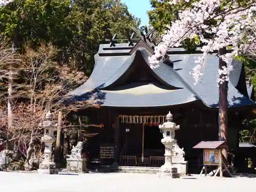 冨士御室浅間神社の本殿