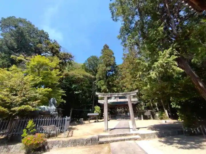 矢田坐久志玉比古神社の{uncategorized: "未分類", other: "その他", undefined: "問題あり", building: "その他建物", grave: "お墓", sacred_gate: "鳥居", guardian: "狛犬", statue: "像", buddha: "仏像", history: "歴史", nature: "自然", garden: "庭園", animal: "動物", pagoda: "塔", temizu: "手水舎", mountain_gate: "山門・神門", sanctuary: "本殿・本堂", subordinate: "末社・摂社", art: "芸術", scenery: "景色", jizo: "地蔵", ema: "絵馬", goshuin: "御朱印", omikuji: "おみくじ", items: "授与品その他", amulet: "お守り", goshuincho: "御朱印帳", eats: "食事", festival: "お祭り", votive_dance: "神楽", shichigosan: "七五三参", wedding: "結婚式", experience: "体験その他", initially: "初詣", around: "周辺", anti_infection: "感染症対策"}