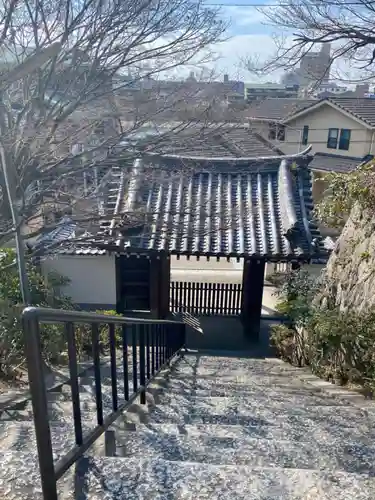 放生院常光寺の山門