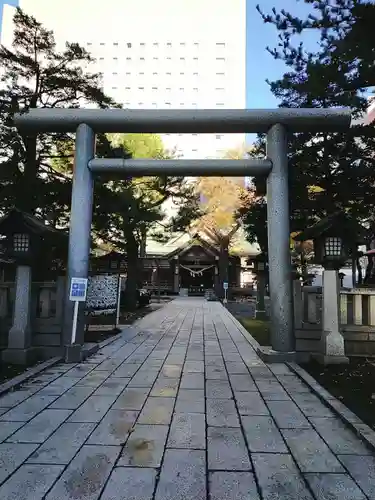 三吉神社の鳥居