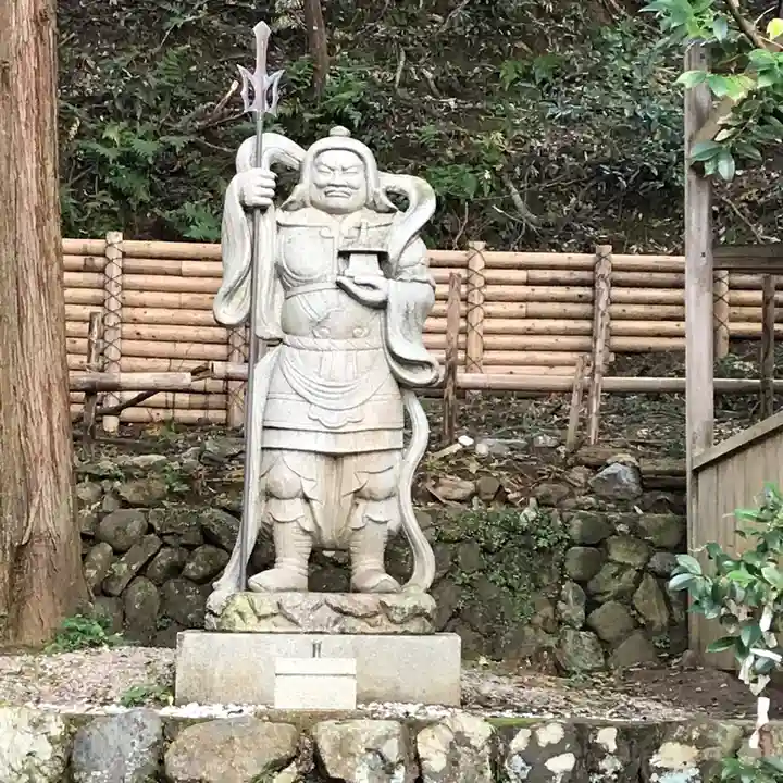 御髪神社の像