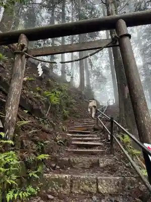 玉置神社の{uncategorized: "未分類", other: "その他", undefined: "問題あり", building: "その他建物", grave: "お墓", sacred_gate: "鳥居", guardian: "狛犬", statue: "像", buddha: "仏像", history: "歴史", nature: "自然", garden: "庭園", animal: "動物", pagoda: "塔", temizu: "手水舎", mountain_gate: "山門・神門", sanctuary: "本殿・本堂", subordinate: "末社・摂社", art: "芸術", scenery: "景色", jizo: "地蔵", ema: "絵馬", goshuin: "御朱印", omikuji: "おみくじ", items: "授与品その他", amulet: "お守り", goshuincho: "御朱印帳", eats: "食事", festival: "お祭り", votive_dance: "神楽", shichigosan: "七五三参", wedding: "結婚式", experience: "体験その他", initially: "初詣", around: "周辺", anti_infection: "感染症対策"}