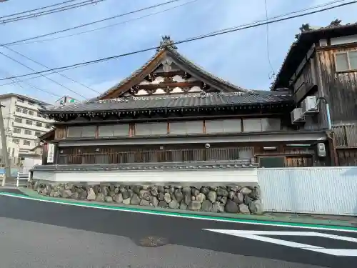 本正寺の{uncategorized: "未分類", other: "その他", undefined: "問題あり", building: "その他建物", grave: "お墓", sacred_gate: "鳥居", guardian: "狛犬", statue: "像", buddha: "仏像", history: "歴史", nature: "自然", garden: "庭園", animal: "動物", pagoda: "塔", temizu: "手水舎", mountain_gate: "山門・神門", sanctuary: "本殿・本堂", subordinate: "末社・摂社", art: "芸術", scenery: "景色", jizo: "地蔵", ema: "絵馬", goshuin: "御朱印", omikuji: "おみくじ", items: "授与品その他", amulet: "お守り", goshuincho: "御朱印帳", eats: "食事", festival: "お祭り", votive_dance: "神楽", shichigosan: "七五三参", wedding: "結婚式", experience: "体験その他", initially: "初詣", around: "周辺", anti_infection: "感染症対策"}