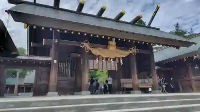 北海道神宮の{uncategorized: "未分類", other: "その他", undefined: "問題あり", building: "その他建物", grave: "お墓", sacred_gate: "鳥居", guardian: "狛犬", statue: "像", buddha: "仏像", history: "歴史", nature: "自然", garden: "庭園", animal: "動物", pagoda: "塔", temizu: "手水舎", mountain_gate: "山門・神門", sanctuary: "本殿・本堂", subordinate: "末社・摂社", art: "芸術", scenery: "景色", jizo: "地蔵", ema: "絵馬", goshuin: "御朱印", omikuji: "おみくじ", items: "授与品その他", amulet: "お守り", goshuincho: "御朱印帳", eats: "食事", festival: "お祭り", votive_dance: "神楽", shichigosan: "七五三参", wedding: "結婚式", experience: "体験その他", initially: "初詣", around: "周辺", anti_infection: "感染症対策"}