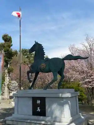 中富良野神社の像