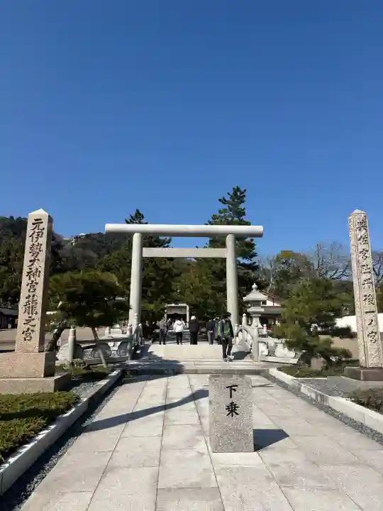 丹後一ノ宮 元伊勢 籠神社の{uncategorized: "未分類", other: "その他", undefined: "問題あり", building: "その他建物", grave: "お墓", sacred_gate: "鳥居", guardian: "狛犬", statue: "像", buddha: "仏像", history: "歴史", nature: "自然", garden: "庭園", animal: "動物", pagoda: "塔", temizu: "手水舎", mountain_gate: "山門・神門", sanctuary: "本殿・本堂", subordinate: "末社・摂社", art: "芸術", scenery: "景色", jizo: "地蔵", ema: "絵馬", goshuin: "御朱印", omikuji: "おみくじ", items: "授与品その他", amulet: "お守り", goshuincho: "御朱印帳", eats: "食事", festival: "お祭り", votive_dance: "神楽", shichigosan: "七五三参", wedding: "結婚式", experience: "体験その他", initially: "初詣", around: "周辺", anti_infection: "感染症対策"}