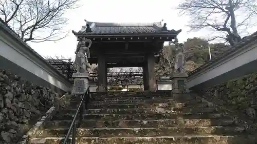 医王寺の山門