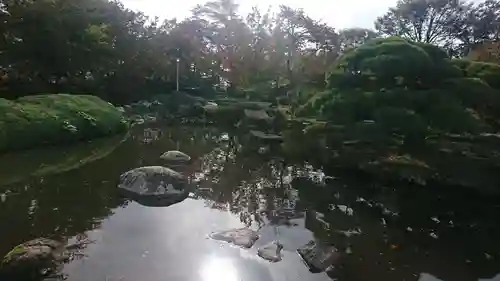 諏訪護国神社の庭園