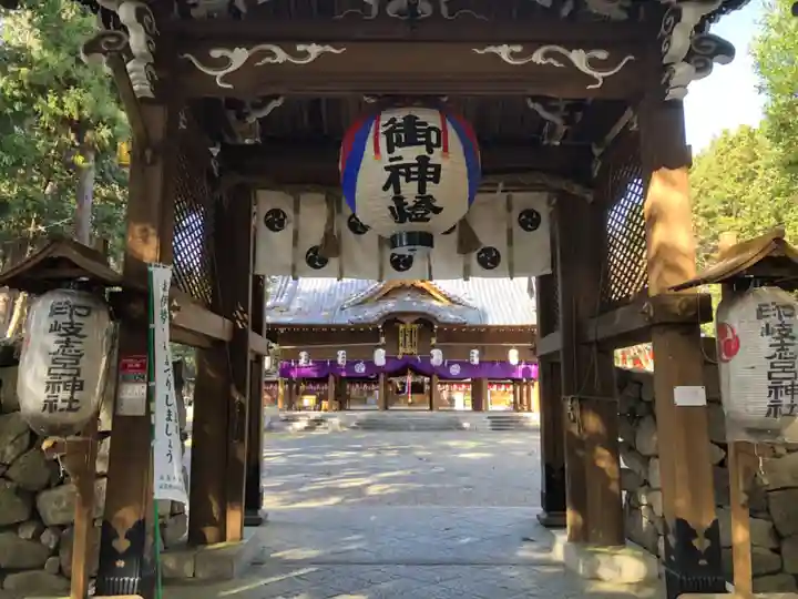 印岐志呂神社の山門・神門