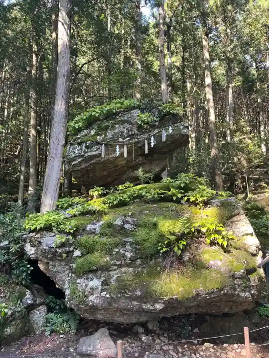 戸隠神社の{uncategorized: "未分類", other: "その他", undefined: "問題あり", building: "その他建物", grave: "お墓", sacred_gate: "鳥居", guardian: "狛犬", statue: "像", buddha: "仏像", history: "歴史", nature: "自然", garden: "庭園", animal: "動物", pagoda: "塔", temizu: "手水舎", mountain_gate: "山門・神門", sanctuary: "本殿・本堂", subordinate: "末社・摂社", art: "芸術", scenery: "景色", jizo: "地蔵", ema: "絵馬", goshuin: "御朱印", omikuji: "おみくじ", items: "授与品その他", amulet: "お守り", goshuincho: "御朱印帳", eats: "食事", festival: "お祭り", votive_dance: "神楽", shichigosan: "七五三参", wedding: "結婚式", experience: "体験その他", initially: "初詣", around: "周辺", anti_infection: "感染症対策"}