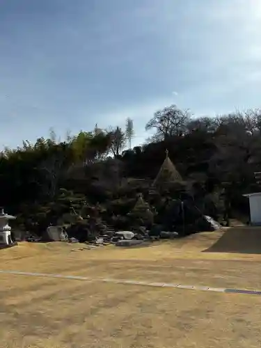 金蛇水神社の{uncategorized: "未分類", other: "その他", undefined: "問題あり", building: "その他建物", grave: "お墓", sacred_gate: "鳥居", guardian: "狛犬", statue: "像", buddha: "仏像", history: "歴史", nature: "自然", garden: "庭園", animal: "動物", pagoda: "塔", temizu: "手水舎", mountain_gate: "山門・神門", sanctuary: "本殿・本堂", subordinate: "末社・摂社", art: "芸術", scenery: "景色", jizo: "地蔵", ema: "絵馬", goshuin: "御朱印", omikuji: "おみくじ", items: "授与品その他", amulet: "お守り", goshuincho: "御朱印帳", eats: "食事", festival: "お祭り", votive_dance: "神楽", shichigosan: "七五三参", wedding: "結婚式", experience: "体験その他", initially: "初詣", around: "周辺", anti_infection: "感染症対策"}