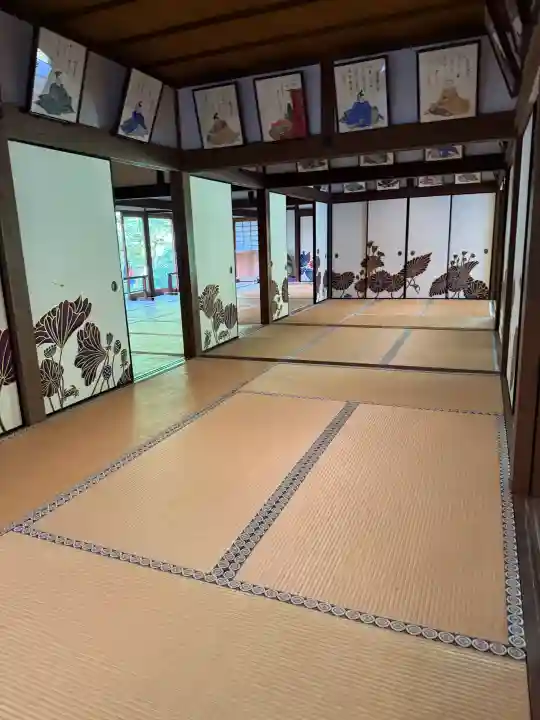 青蓮院門跡の{uncategorized: "未分類", other: "その他", undefined: "問題あり", building: "その他建物", grave: "お墓", sacred_gate: "鳥居", guardian: "狛犬", statue: "像", buddha: "仏像", history: "歴史", nature: "自然", garden: "庭園", animal: "動物", pagoda: "塔", temizu: "手水舎", mountain_gate: "山門・神門", sanctuary: "本殿・本堂", subordinate: "末社・摂社", art: "芸術", scenery: "景色", jizo: "地蔵", ema: "絵馬", goshuin: "御朱印", omikuji: "おみくじ", items: "授与品その他", amulet: "お守り", goshuincho: "御朱印帳", eats: "食事", festival: "お祭り", votive_dance: "神楽", shichigosan: "七五三参", wedding: "結婚式", experience: "体験その他", initially: "初詣", around: "周辺", anti_infection: "感染症対策"}