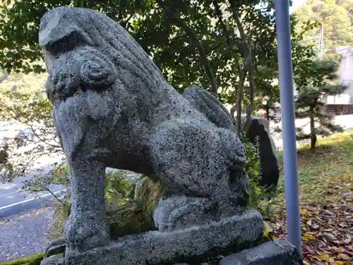 宇奈月神社の狛犬