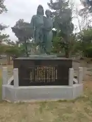 沖縄県護国神社の像