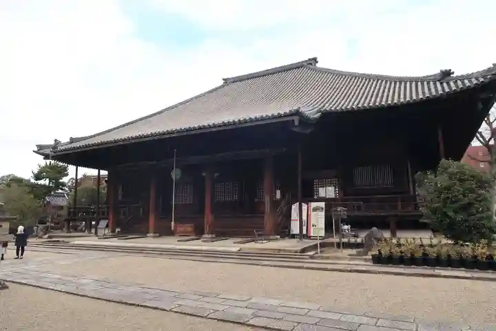 西大寺の本殿・本堂