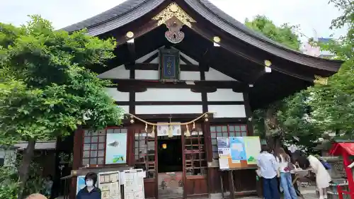 三輪神社の{uncategorized: "未分類", other: "その他", undefined: "問題あり", building: "その他建物", grave: "お墓", sacred_gate: "鳥居", guardian: "狛犬", statue: "像", buddha: "仏像", history: "歴史", nature: "自然", garden: "庭園", animal: "動物", pagoda: "塔", temizu: "手水舎", mountain_gate: "山門・神門", sanctuary: "本殿・本堂", subordinate: "末社・摂社", art: "芸術", scenery: "景色", jizo: "地蔵", ema: "絵馬", goshuin: "御朱印", omikuji: "おみくじ", items: "授与品その他", amulet: "お守り", goshuincho: "御朱印帳", eats: "食事", festival: "お祭り", votive_dance: "神楽", shichigosan: "七五三参", wedding: "結婚式", experience: "体験その他", initially: "初詣", around: "周辺", anti_infection: "感染症対策"}