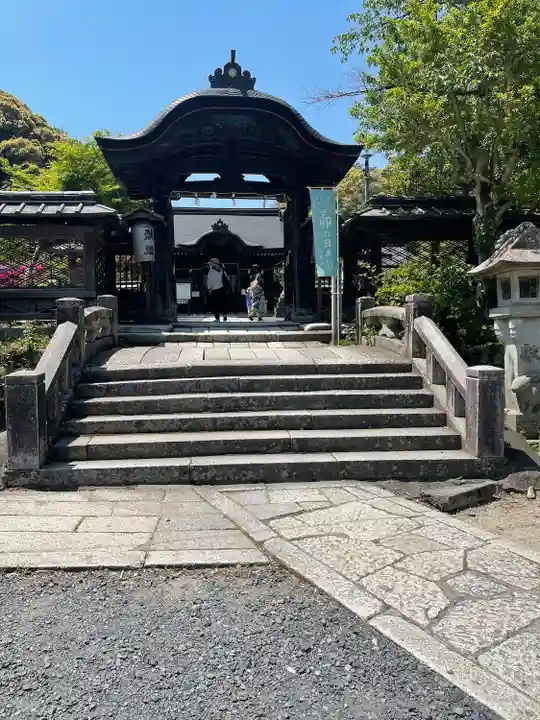 三尾神社の山門・神門