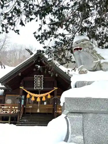 夕張神社の{uncategorized: "未分類", other: "その他", undefined: "問題あり", building: "その他建物", grave: "お墓", sacred_gate: "鳥居", guardian: "狛犬", statue: "像", buddha: "仏像", history: "歴史", nature: "自然", garden: "庭園", animal: "動物", pagoda: "塔", temizu: "手水舎", mountain_gate: "山門・神門", sanctuary: "本殿・本堂", subordinate: "末社・摂社", art: "芸術", scenery: "景色", jizo: "地蔵", ema: "絵馬", goshuin: "御朱印", omikuji: "おみくじ", items: "授与品その他", amulet: "お守り", goshuincho: "御朱印帳", eats: "食事", festival: "お祭り", votive_dance: "神楽", shichigosan: "七五三参", wedding: "結婚式", experience: "体験その他", initially: "初詣", around: "周辺", anti_infection: "感染症対策"}