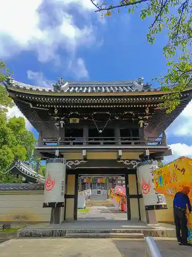 満福寺（三好稲荷閣）の山門・神門